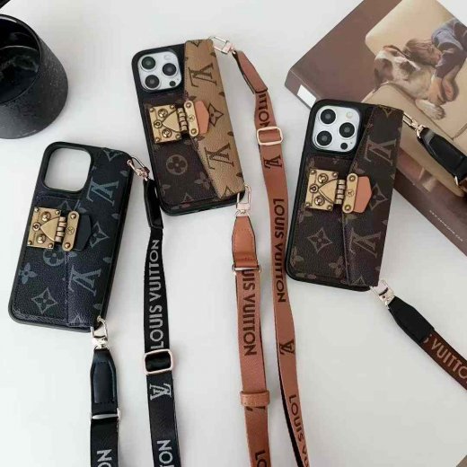 大人気 LOUIS VUITTON ルイヴィトン iPhone 17/17 Pro/17 Pro Max/16/16 Pro/16 Pro Max/15/15 Pro/15 Pro Max/14/14 Pro/14 Pro Max/13/12 ケース ブランド バックポケット付き携帯カバ ー [#case202601126]