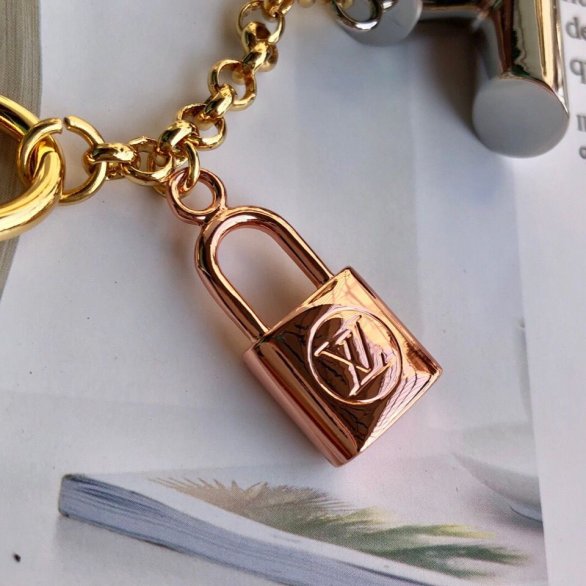 LOUIS VUITTON (ルイ・ヴィトン) 高品質 キーホルダー キーリング 飾り 鞄飾り 芸能人愛用 財布飾り プレゼント勧め 海外通販 送料無料[#case20210422013]