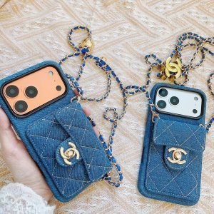ブランド CHANEL / シャネル ポケット付属のショルダーストラップ iPhone 18/18 Pro/18 Pro Max/17/17 Pro/17 Pro Max/16/15/14/13/12 ケース 人気芸能人愛用 [#case2026030]